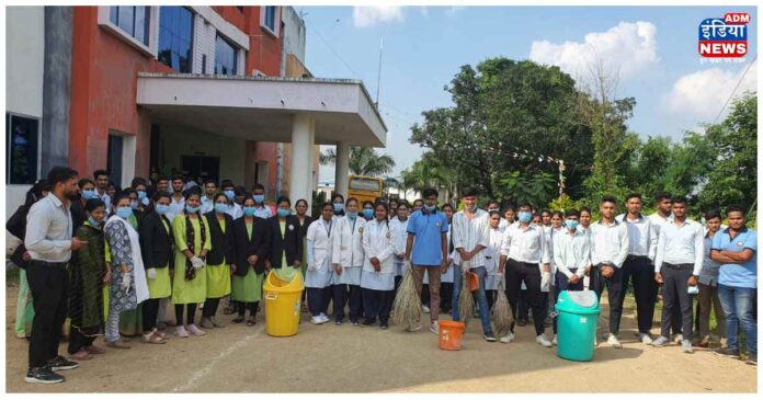 Birth anniversary of Father of the Nation Mahatma Gandhi celebrated in SD College Devgaon