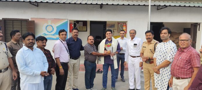 यूपीएससी में सफल हुए हिमांशु सिंह ठाकुर का हुआ सम्मान